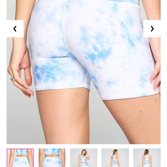 Blue and white 5" cloud shorts with pockets, size medium. - Picture 5 of 6